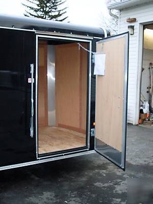 New 2010 6X12 haulin enclosed trailer vent,side door