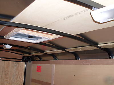 New 2010 6X12 haulin enclosed trailer vent,side door