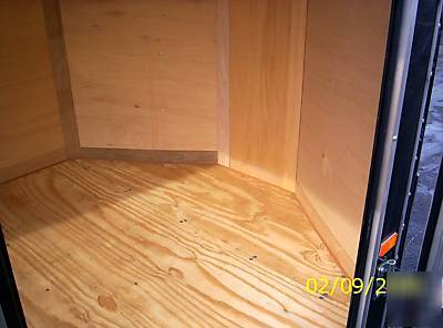 New 2010 6X12 haulin enclosed trailer vent,side door