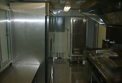 8'X28' mobile kitchen - large volume 
