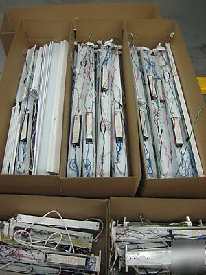 Flourescent light fixtures 4' & 2' with ballasts bulbs
