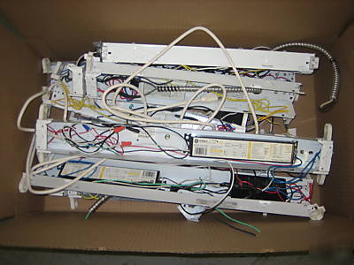 Flourescent light fixtures 4' & 2' with ballasts bulbs