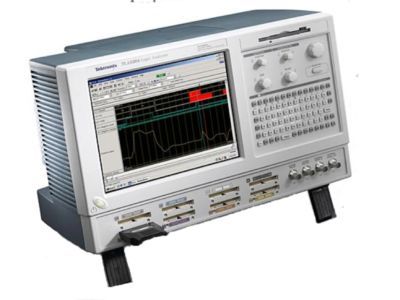 Tektronix TLA5204 136CH logic analyzer w/accys