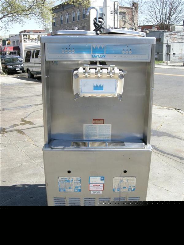 Taylor soft serve freezer yogurt machine Y754 good 