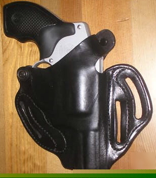 Desantis #001-S1 holster for s&w j frame 640 hammerless