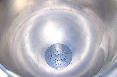 Market forge steam kettle with hand-held sprayer 
