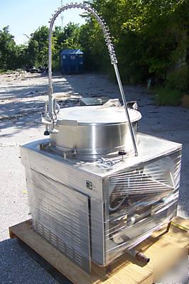 Market forge steam kettle with hand-held sprayer 