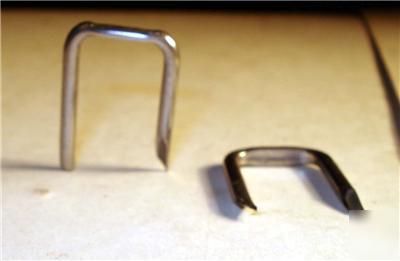 Cable staple 1/2