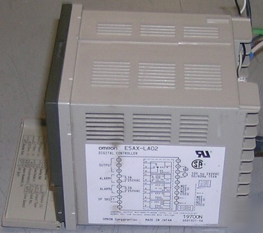 Omron E5AX-LA02 digital controller