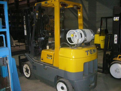 Tcm 4600 lb. fork lift cushion tires 3-stage mast 