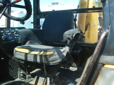1987 john deere 510B loader,backhoe enclosed cab, ready