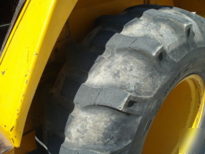 1987 john deere 510B loader,backhoe enclosed cab, ready