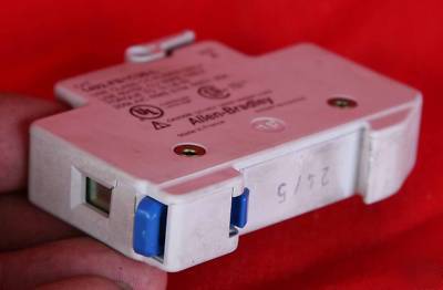 Ab 1492-FB1C30-l 30 a flip up fuse holder process cc