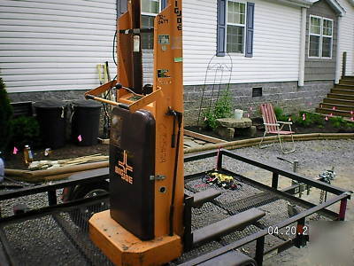 Big joe 2000LBS hydrolic lift electric