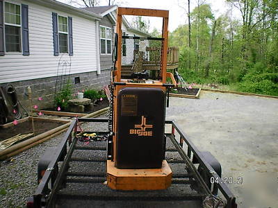 Big joe 2000LBS hydrolic lift electric