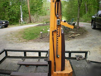 Big joe 2000LBS hydrolic lift electric