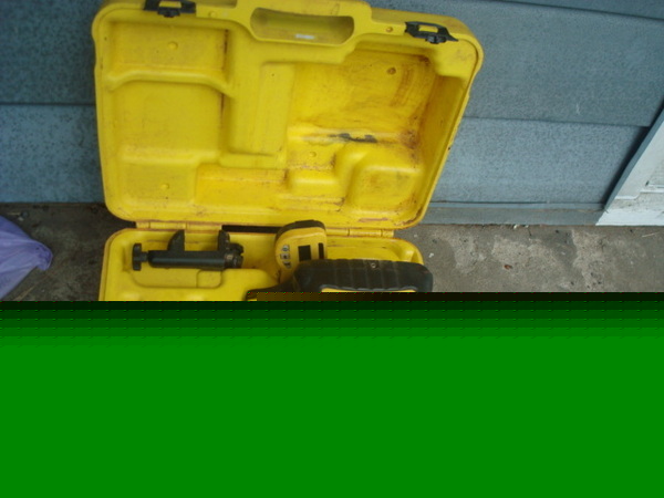 Leica rugby 100 self leveling rotating laser level kit
