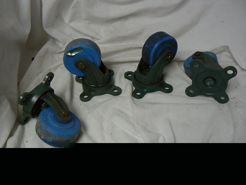 Set of 4 heavy swivel duty caster wheels - nice 