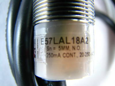 Cutler hammer 18MM tubular induct proximity sensor 824E