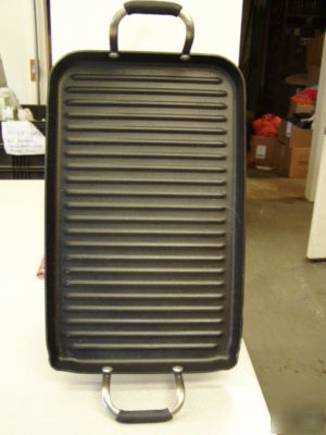 Nonstick iron griddle with rubber padded handles #9467N