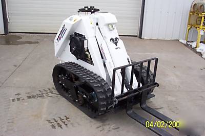 Demo ramrod taskmaster 915 mini skid track loader 23 hp