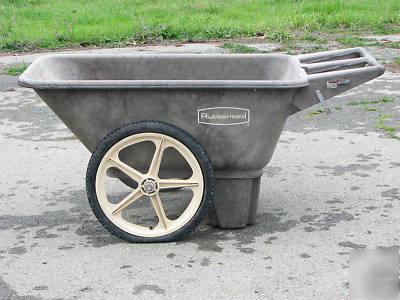 Rubbermaid tilt cart used 