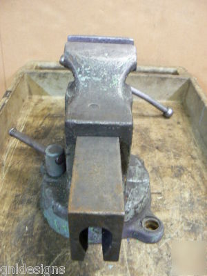 Yost 204 swivel machinist bench vise 4