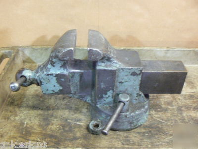 Yost 204 swivel machinist bench vise 4