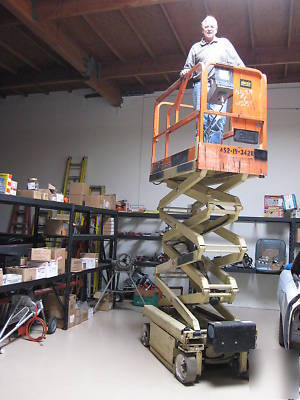 2003 jlg scissor lift