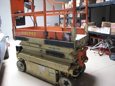 2003 jlg scissor lift