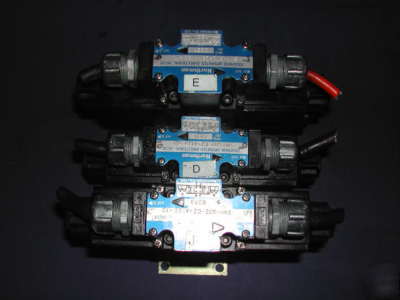 Hyd valves with modular manifold