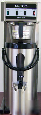 New fetco tbs-21A 3 gallon tea brewer with dispenser