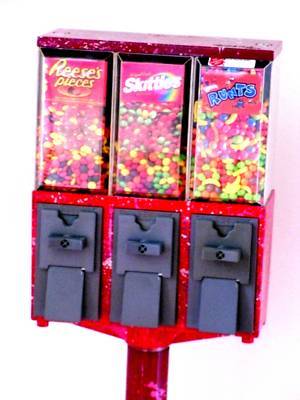 Vendstar 3000 candy vending machine red w/keys