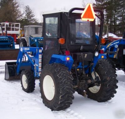 New holland TC30 compact tractor cab loader 4WD - clean