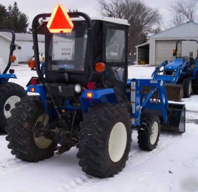 New holland TC30 compact tractor cab loader 4WD - clean