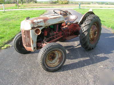 1952 ford 8N, great tractor, runs, needs to be restored