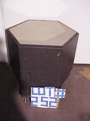 Lot # 252 melamine stand with mirror top display