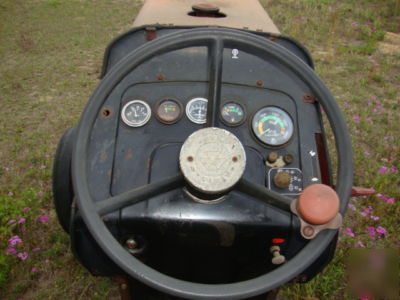 Massey-ferguson antique implement tractor, model 255