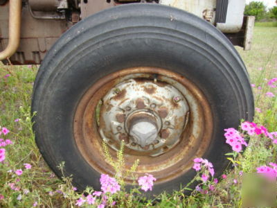 Massey-ferguson antique implement tractor, model 255