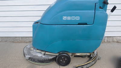 New tennant 5300 auto scrubber batts with charger