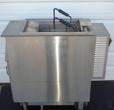New wells wfae-55FS deep fryer list price $9,675.00 