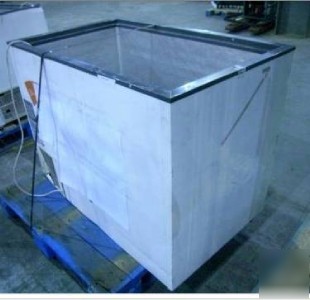 Open chest cool with wheels for store/deli & restaurant