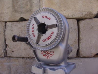 Ridgid 200 pipe threader electric threading machine
