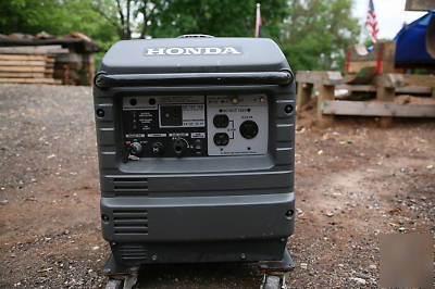 Honda inverter EU3000IS generator excellent condition 