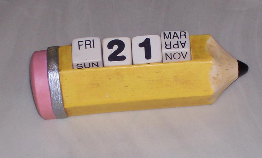 New russ wood little olde school house desk calendar 