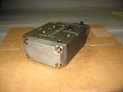 New - sauer danfoss slew valve p/n 157L0010