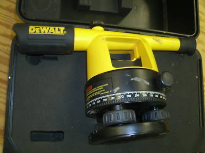 Dewalt DW090 20X builders level w/case excellent 