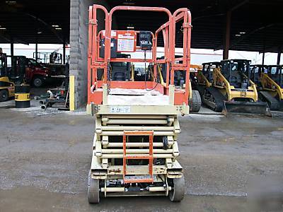 Jlg 3246E2 scisor lift - 1999 model 32' scissor lift
