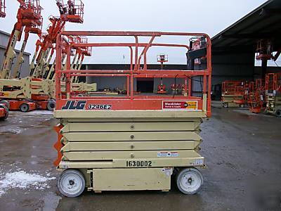 Jlg 3246E2 scisor lift - 1999 model 32' scissor lift