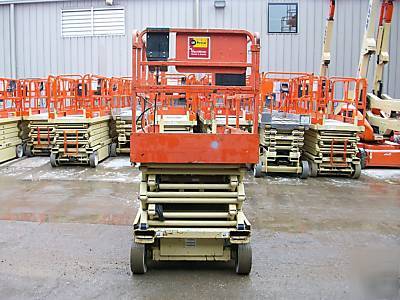 Jlg 3246E2 scisor lift - 1999 model 32' scissor lift